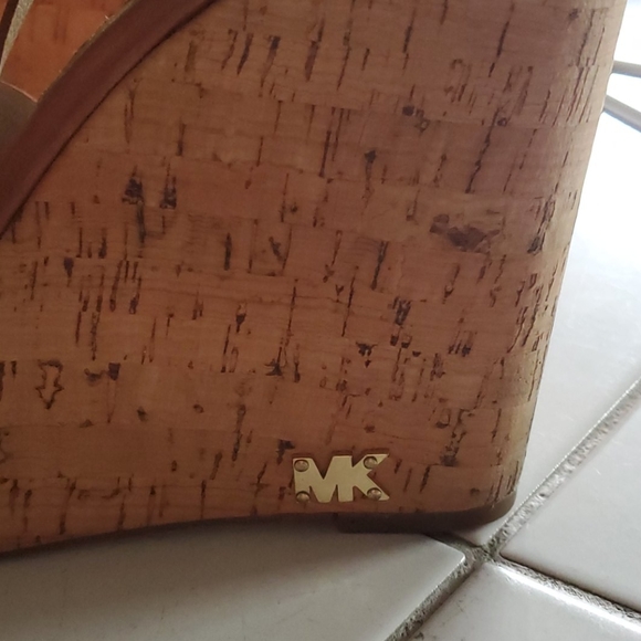 Michael Kors platforms - Picture 2 of 4